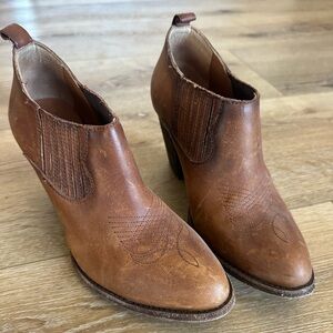 FRYE Ilana bootie size 7